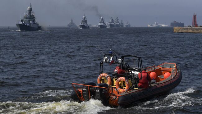 Корабли ВМФ РФ на первой сводной репетиции парада в честь Дня Военно-морского флота в Кронштадте. 22 июля 2018