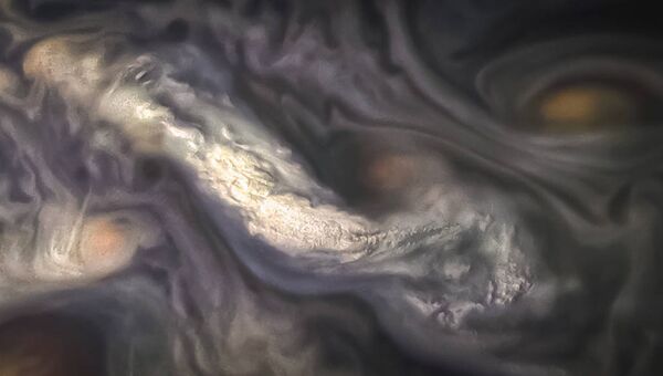 Снимок атмосферы Северного Умеренного Пояса Юпитера космическим кораблем НАСА Юнона. 15 июля 2018