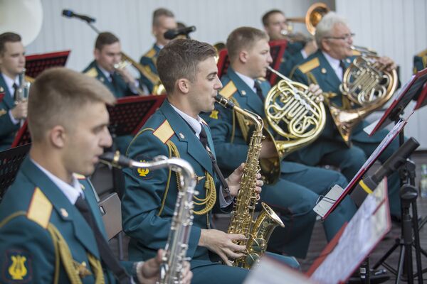 Выступление Центрального военного оркестра Министерства обороны Российской Федерации в саду Эрмитаж