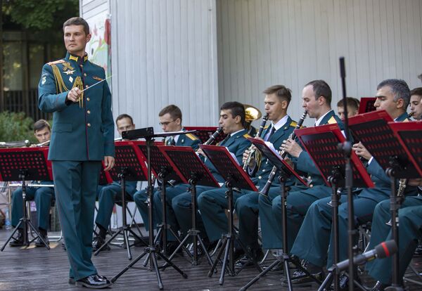 Выступление Центрального военного оркестра Министерства обороны Российской Федерации в саду Эрмитаж