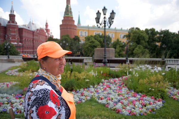 Надежда Бурнашева у цветника Надежда Бурнашева у цветника