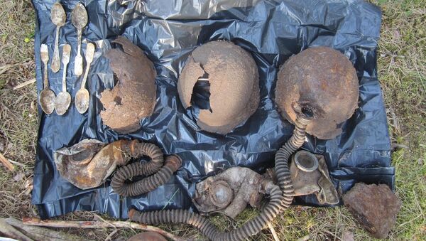 Элементы обмундирования бойцов, погибших в октябре 1941, найденные членами Военно-исторического объединения Front Line во время раскопок на острове Сааремаа