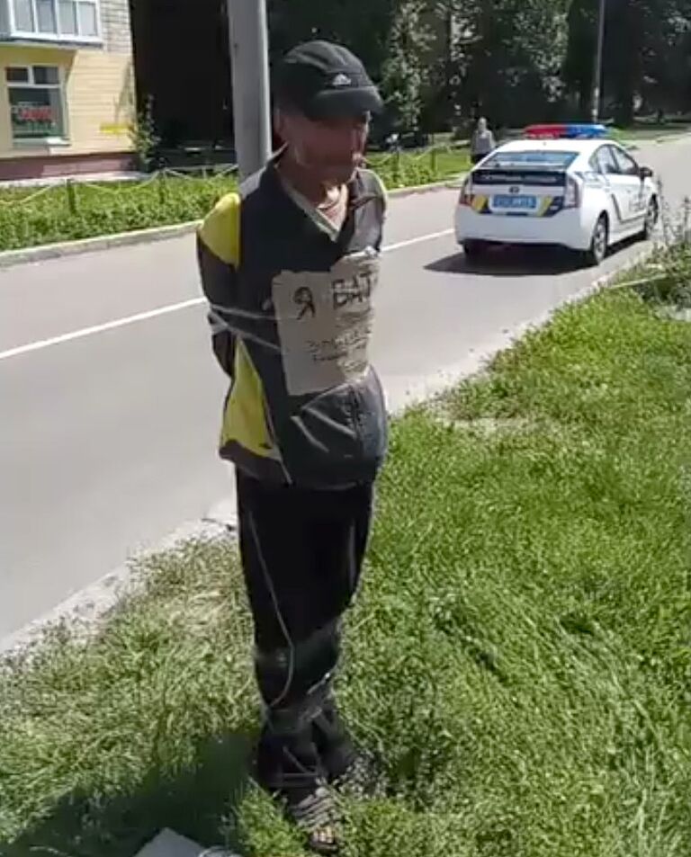 Привязанный к столбу мужчина в Чернигове Привязанный к столбу мужчина в Чернигове