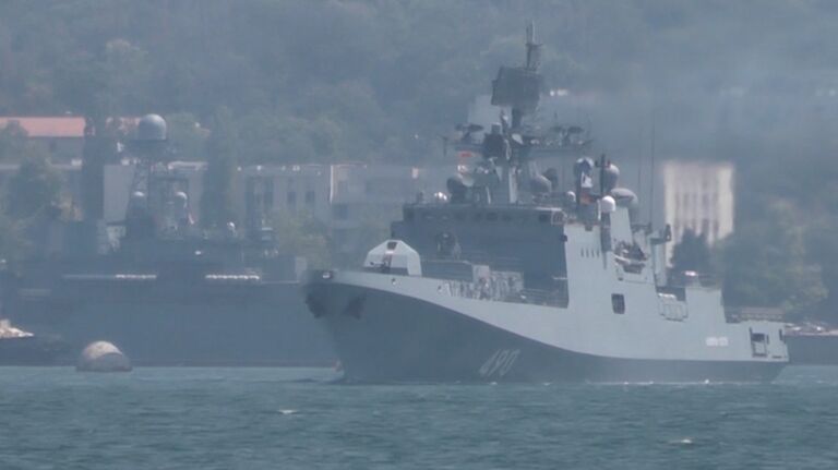 Летят самолеты, плывут корабли: репетиция Дня ВМФ в Севастополе и Балтийске Летят самолеты, плывут корабли: репетиция Дня ВМФ в Севастополе и Балтийске