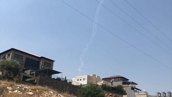 Следы дыма от двух израильских зенитных ракет из комплекса ПВО Patriot. 24 июля 2018