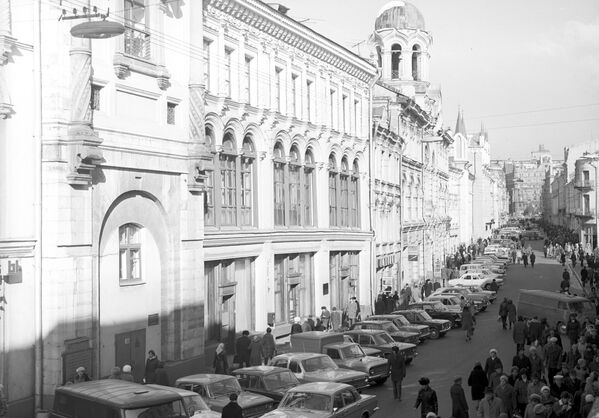 На Никольской улице города Москвы На Никольской улице города Москвы