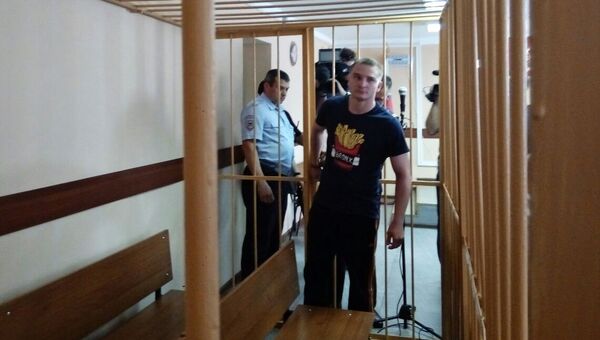 Рассмотрение ходатайства в отношении задержанного сотрудника ИК №1 в Ярославле Максима Яблокова. 25 июля 2018