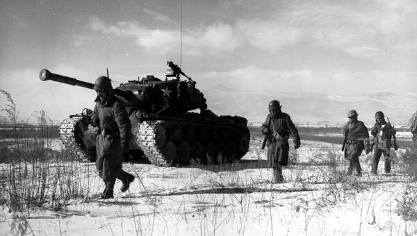 Морские пехотинцы отступают от Чосина. 1950 год