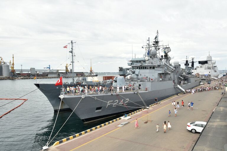 Группа кораблей НАТО в порту Одессы Группа кораблей НАТО в порту Одессы
