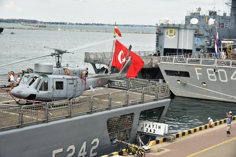 Группа кораблей НАТО в порту Одессы Группа кораблей НАТО в порту Одессы