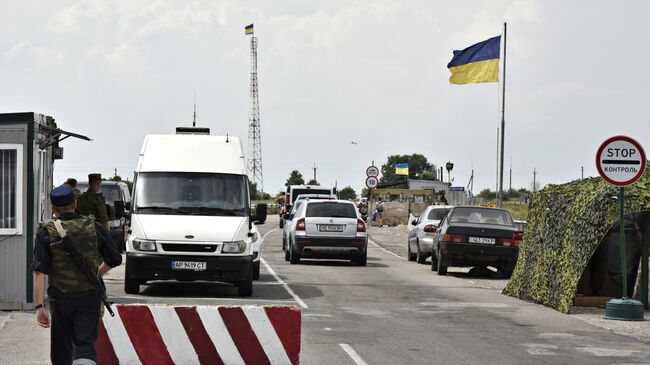 Автомобильный пункт пропуска Джанкой на российско-украинской границе. Архивное фото