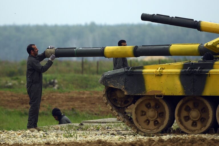 Член экипажа команды армии Азербайджана во время подготовки к международным соревнованиям Танковый биатлон-2018 в подмосковной Кубинке