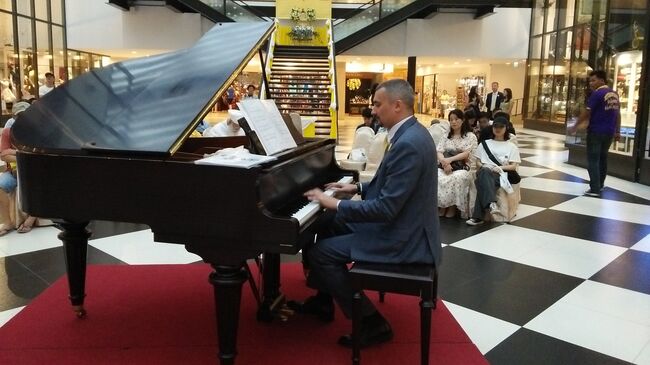 10-часовой музыкальной марафон российского пианиста Ивана Шарапова ко Дню рождения короля Таиланда. 26 июля 2018 10-часовой музыкальной марафон российского пианиста Ивана Шарапова ко Дню рождения короля Таиланда. 26 июля 2018