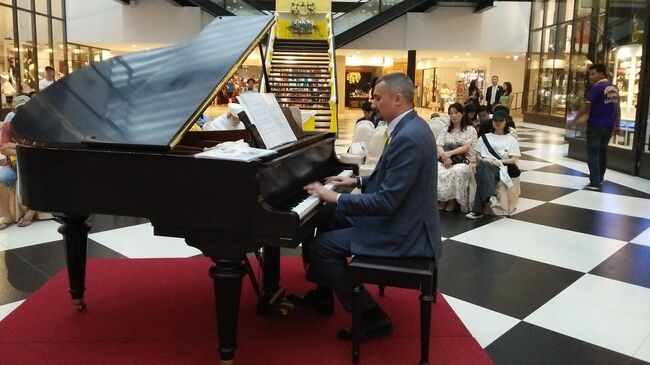 Пианист Иван Шарапов