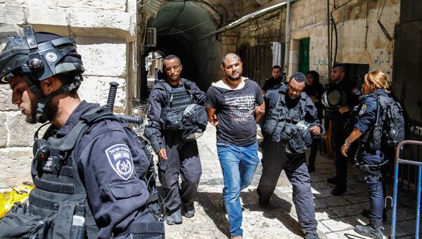Задержание протестующего в Старом городе Иерусалима. 27 июля 2018