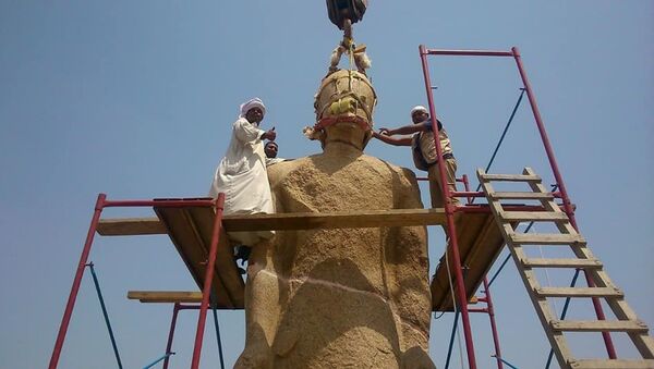 Работы по реставрации семиметрового памятника фараону Рамзесу II. 26 июля 2018