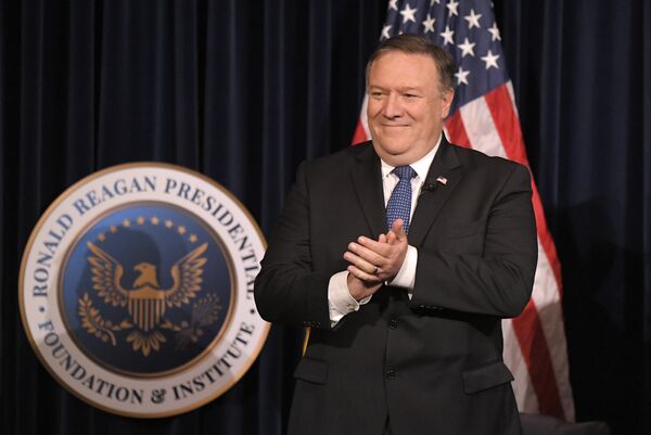 Госсекретарь США Майк Помпео перед выступлением в Фонде Рональда Рейгана в Калифорнии Госсекретарь США Майк Помпео перед выступлением в Фонде Рональда Рейгана в Калифорнии