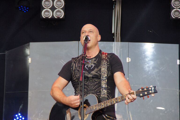 Денис Майданов на концерте в Луганске. 27 июля 2018 год