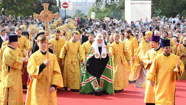 Патриарх Московский и всея Руси Кирилл во время божественной литургии на Соборной площади Московского Кремля в День празднования 1030-летия Крещения Руси. 28 июля 2018