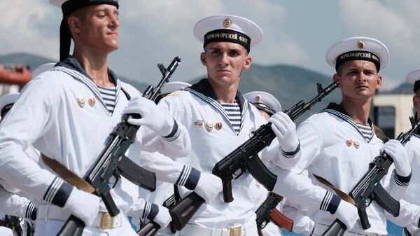 Построение моряков перед началом главного военно-морского парада в честь Дня Военно-Морского Флота России в Санкт-Петербурге. 29 июля 2018