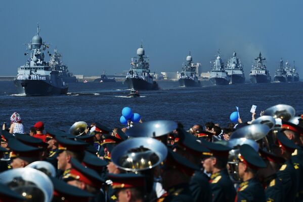 Корабли ВМФ России на главном военно-морском параде в Кронштадте. 29 июля 2018