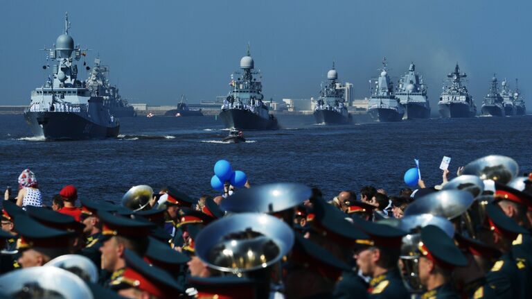 Корабли ВМФ России на главном военно-морском параде в Кронштадте. 29 июля 2018