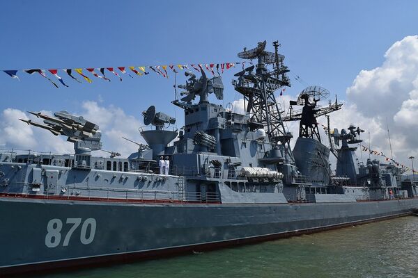Парад на рейде сирийского порта Тартус в День ВМФ России. 29 июля 2018