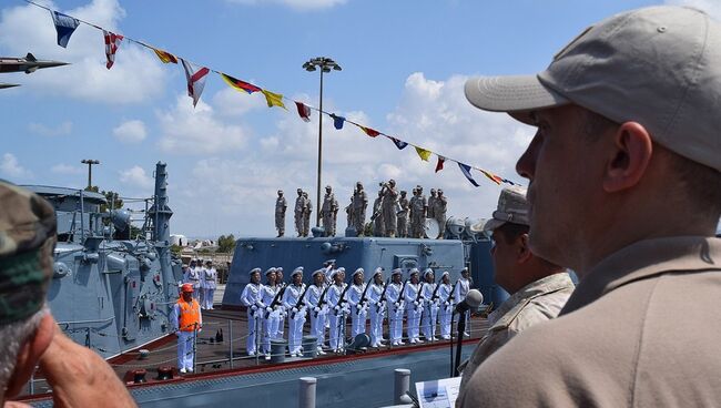 Парад на рейде сирийского порта Тартус в День ВМФ России. 29 июля 2018