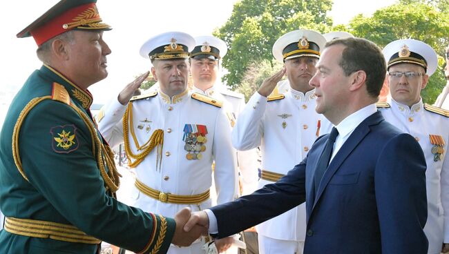 Премьер-министр РФ Д. Медведев принял участие в праздновании Дня ВМФ в Севастополе