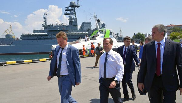 Премьер-министр России Дмитрий Медведев принял участие в церемонии запуска пассажирского судна Комета, которое будет курсировать по маршруту Севастополь-Ялта