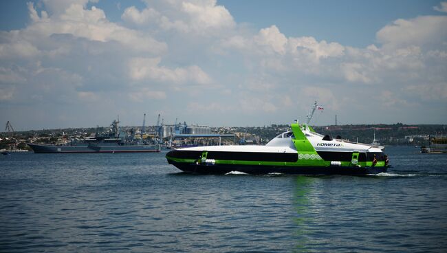 Скоростное пассажирское судно на подводных крыльях Комета, которое будет курсировать по маршруту Севастополь-Ялта