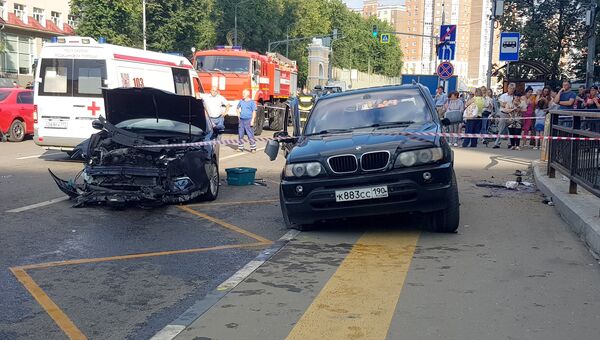 Последствия в ДТП с участием двух автомобилей в поселке Коммунарка. 30 июля 2018