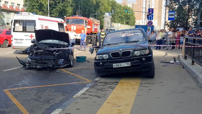 Последствия в ДТП с участием двух автомобилей в поселке Коммунарка. Архивное фото