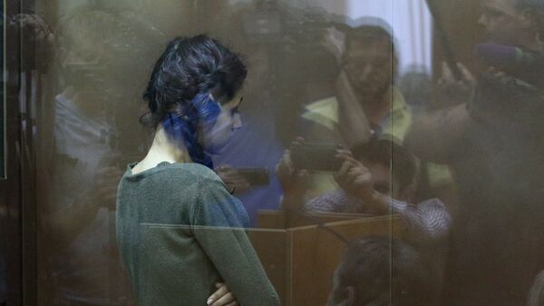 Задержанная по обвинению в убийстве 18-летняя Кристина Хачатурян в Останкинском суде