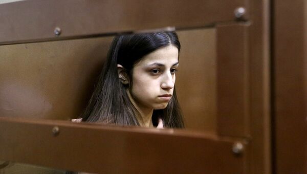 Задержанная по обвинению в убийстве отца 19-летняя Ангелина Хачатурян. архивное фото