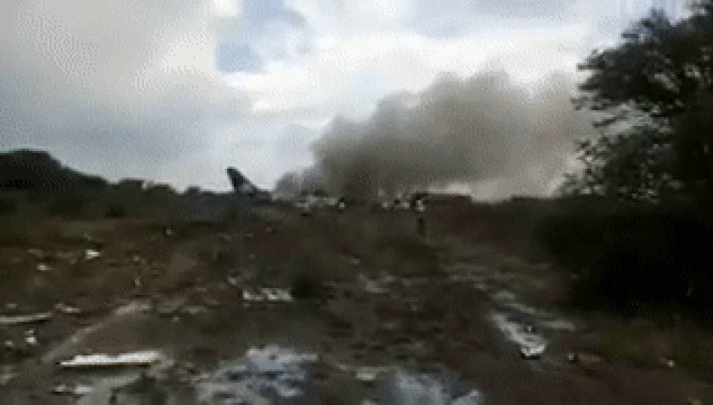 Видео с места крушения пассажирского самолета в Мексике