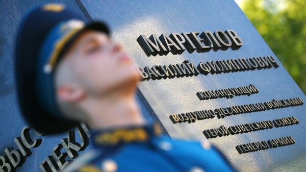 Военнослужащий почетного караула на церемонии открытия памятника генералу Василию Маргелову. Архивное фото