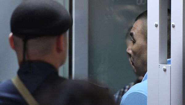 Член банды GTA Анвар Улугмурадов, обвиняемый в серии убийств водителей в Мособлсуде во время оглашения приговора. Архивное фото