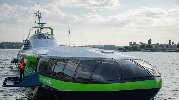 Скоростное морское пассажирское судно на подводных крыльях «Комета 120М» выполняет первый рейс по маршруту между Севастополем и Ялтой