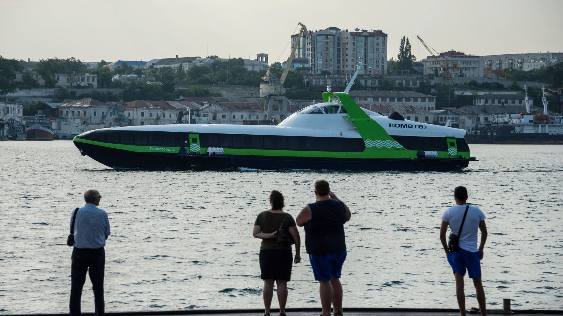 Скоростное морское пассажирское судно на подводных крыльях «Комета 120М» выполняет первый рейс по маршруту между Севастополем и Ялтой - РИА Новости, 1920, 30.05.2022