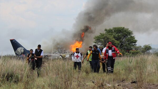Крушение самолета авиалайнера компании Aeromexico возле аэропорта в Дуранго в Мексике. 31 июля 2018