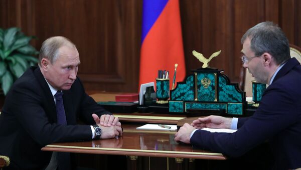 Президент РФ Владимир Путин и губернатор Чукотского автономного округа Роман Копин во время встречи. 1 августа 2018