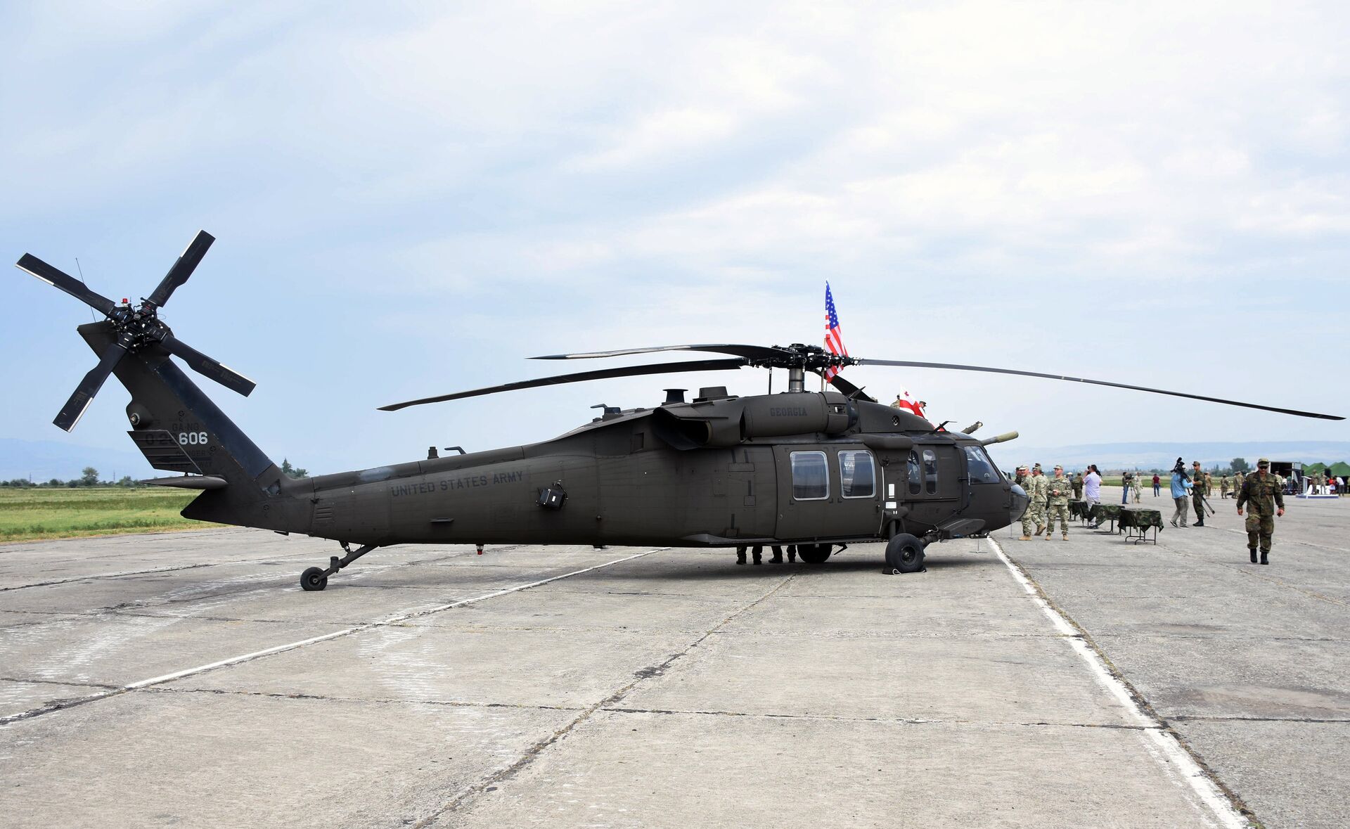 Американский военный вертолет Sikorsky UH-60 Black Hawk - РИА Новости, 1920, 05.10.2020