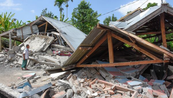 Последствия землетрясения на острове Ломбок. архивное фото
