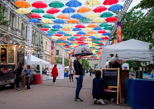 Аллея Парящие зонтики в Санкт-Петербурге