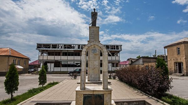 Памятник жертвам грузино-осетинского конфликта Скорбящий Ангел в Цхинвале