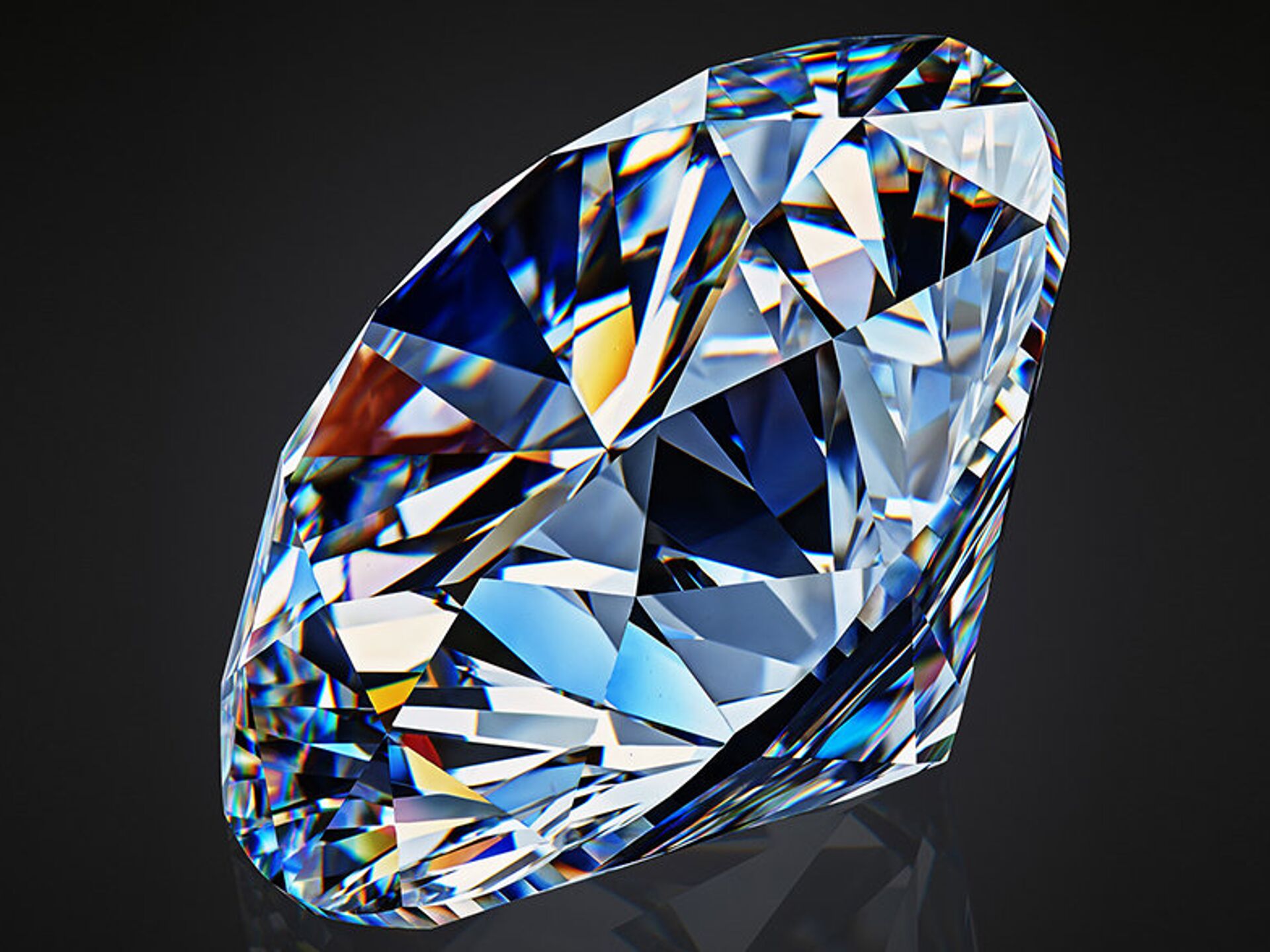 Большой красивый камень. Диамонд Даймонд. Алмаз (Диамант, алмазная голова).