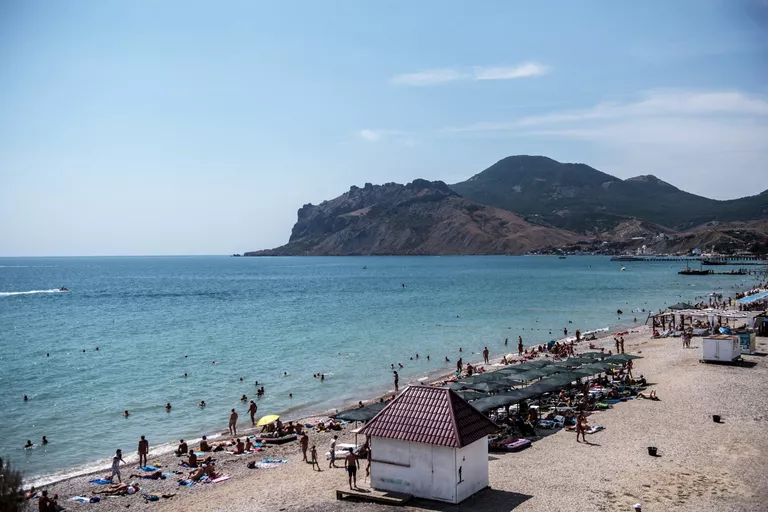 Побережье Черного моря в Коктебеле Побережье Черного моря в Коктебеле