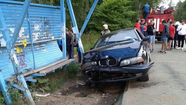 Наезд автомобиля на автобусную остановку в Ижевске. 4 августа 2018