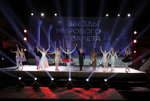 Президент РФ В. Путин посетил вечер-открытие фестиваля Опера в Херсонесе Президент РФ В. Путин посетил вечер-открытие фестиваля Опера в Херсонесе